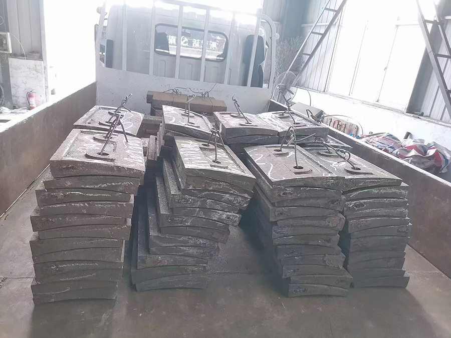 球磨机衬板发货